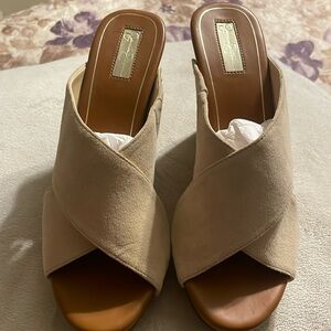 New Jessica Simpson beige wedges
